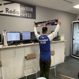 ～みるかよ放送前～  ちっひーに貰ったサッカー日本代表ユニフォームを着て侍ジャパンを応援する内海さん  最終回、大逆転に期待しましょう   #ABCラジオ #みるかよ  #WBC