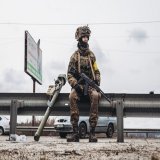Советник главы офиса президента Украины Владимира Зеленского Алексей Арестович сообщил, что под Соледаром находились подразделения, которые бежали с линии фронта, передает   "Есть подразделения, которые бегут под Соледаром.