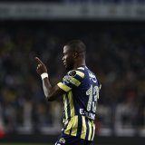 Fenerbah&ccedil;e ma&ccedil;larından sonra;  Paralı kalemş&ouml;rler tetiğe basıyor, troller zıplıyor, gecenin sonunda haklılığımız şamar gibi suratlarına inince ortadan kayboluyorlar...  #Kadık&ouml;ydeSkandalVAR diye ağlayanları her hafta denize d&