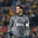 KAPTAN'A KULAK VER 12 NUMARA!  Altay Bayındır: "Tabii ki eleştiriler olacaktır ama sahaya bakıyoruz. Sonuna kadar m&uuml;cadele edeceğiz. Camianın b&uuml;t&uuml;n olması gerektiğini d&uuml;ş&uuml;n&uuml;yorum. Biz sahada m&uuml;cadele vereceğiz, tara