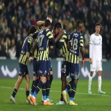 Jorge Jesus: "Valencia bug&uuml;n 4 gol attı ama 4 gol atmakla kalmadı, kariyerindeki en &ccedil;ok gole ulaştığı sezona ulaştı ve sezonun bitmesine &ccedil;ok uzun zaman var. Hem 4 gol attı, hem de şimdiden &ccedil;ok fazla gol sayısına ulaştı." #FB
