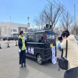 苫小牧AEON前にて 苫小牧新報さん取材していただきました。  苫小牧市役所前でも 街宣させていただきました  #北海道知事選挙 #百年記念塔を守ろう