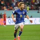 Now that what's you call an impact sub!   Unai Simon can't keep out Ritsu Doan who fires past him, and sends Japan into second place in Group E!
