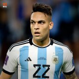 How many more times does Messi have to put it on a plate for Lautaro Mart&iacute;nez before he scores his first World Cup goal?