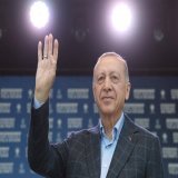 Доброе утро.   Сегодня в Турции  пройдут  всеобщие выборы -  выберут президента  и парламент.  Три кандидата: президент Тайип Эрдоган, Кемаль Кылычдароглу,  Aтa Синан Оган.  Голосование с 8.00 до 17.00, первые результаты вечером.