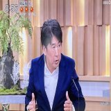 #サンデーモーニング　松原耕二氏 荒井 元首相秘書官 差別発言について  「最初に報じたのは毎日新聞。オフレコ取材だった。表に出さない約束での取材だから『約束違反じゃないか』と言うかもしれない。が、毎日新聞は『事の重大性から鑑みて取材のルールよりも国民の知る権利を優先すべき』　&darr;続く