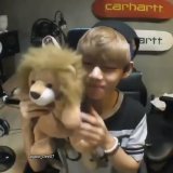 Everyone has that one idol that they go to for comfort. Seeing their face reminds them that they're going to be okay. WE LOVE YOU KIM TAEHYUNG..  #태태충전  #귀여운_김태형_대회