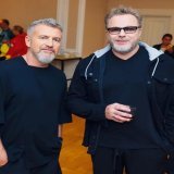 А через час на Первом канале начнётся наш прошлогодний концерт, который мы сыграли в Зелёном театре в мой день рождения. По случаю показа на Первом, его покрасили. Будет выглядеть ишо краше!