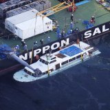 カズワン \ud83d\udef3海面に引き上げられた \ud83d\ude33 \ud83d\udc4d素直に日本の技術力は優秀で素晴らしいと思います\u266a \ud83e\udd17 \ud83d\udc97  穏やかな水面に浮かぶ「カズワン」　事故から約１カ月ぶり