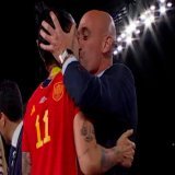 The image of what women face all the time from entitled men who just assume he can grab/kiss a woman. .@FIFAWorldCup .@FIFAWWC .@SEFutbolFem  Spain's women are officially here! Drop the pervert from the old days...