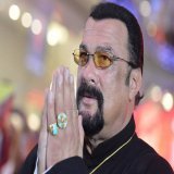 Стивен Сигал заявил, что он на миллион процентов русский.   Стивен Сигал: Мой отец был русским, и я вырос в русской семье, моя мать также была погружена в русскую культуру. Мой отец был образованным человеком, и мы знали русскую литературу, культуру 