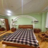 Київ, шукаю сусідку в 2-кімнатну квартиру на Амосова (Протасів Яр). Зі мною живе котик. 5000+комунальні+останній місяць. Пишіть в дм.