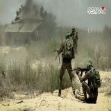 القسام: مقاتلونا برفح يدافعون عن أنفسهم وليس في قاموسنا الاستسلام القسام - خاص: أكدت كتائب الشهيد عز الدين القسام أن مقاتليها في مدينة رفح يدافعون عن أنفسهم داخل منطقة خاضعة لسيطرة العدو، مشددةً على أنه لا يوجد في قاموسها مبدأ الاستسلام وتسليم النفس 
