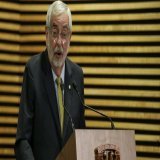 La UNAM da m&aacute;s largas al caso ⁦@YasminEsquivel_: No evado mi responsabilidad... pero la Comisi&oacute;n de Honor decidir&aacute; sobre plagio, dice el rector Graue
