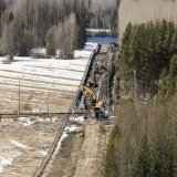 Two weeks after joining #NATO, #Finland began building a fence on the border with Russia - AP  The fencing is planned to be installed on the most important sections of the border with a length of approximately 200 km. Source