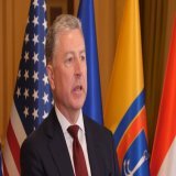 Украина может вступить в НАТО до окончания войны, &ndash; экс-спецпредставитель Госдепартамента США по Украине Курт Волкер.  Дипломат указал на то, что Германия в свое время присоединилась к НАТО, будучи разделенной страной , а восточная ее часть был