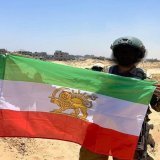 قرار بود پرچم جمهوری اسلامی در غزه برافراشته بشه اما پرچم شیروخورشید ایران وسط غزه توسط ارتش اسراییل به اهتراز درومد  عرزشی ناله کن  #IraniansStandWithIsrael