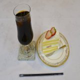 村）栃木県日光市で指されている棋王戦第４局、午後のおやつの注文は渡辺明棋王がいちごのショートケーキとアイスコーヒー、藤井聡太竜王がオレンジジュースとアイスレモンティーでした。渡辺棋王の「足し算の攻め」が実るかどうかが焦点となりそうです（写真は日本将棋連盟提供）