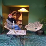2016 بحلا غير لبارح لوقت كيجري باقي عاقلة على جميع التفاص الصغيرة والكبيرة لي صورني الحدث لي تصورات فيه مع من كنت ناس لي كنت معاهم لي كل واحد فينا فين داتو لوقت وفين مشا ولكن تبدلت بزاف مبقيتش نية لوقت حرباتي شوي كبراتني قبل الوقت كنت محاربة وخدمت صغ