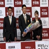 【ドラフト会議2022】 #大阪桐蔭高校 の #松尾汐恩 選手は、#横浜DeNAベイスターズ から1位指名を受けました！  会見の様子はこちらでLIVE配信中！   #ドラフト会議 #DeNA #大阪桐蔭