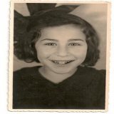3 December 1933 | A Dutch Jewish girl, Rosalia Elisabeth Bloemist, was born in Amsterdam.  In February 1944 she was deported to #Auschwitz and murdered in a gas chamber after the selection.