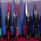 Якось лідери одкб не дуже хочуть поруч з хуйлом стояти