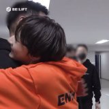 the way jungwon hugged the staff  i&rsquo;m gonna sob