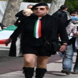 Ecco uno degli "esemplari" che circolano liberamente per le nostre strade. FASCISTI CAROGNE TORNATE NELLE FOGNE. #Predappio