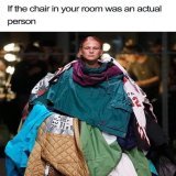 "aaah, j'aimerais z'etre un fauteuil... dans un salon de kwaffuuure pour daaaame"