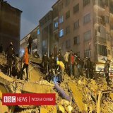 В Турции произошло сильное землетрясение. Обрушились здания, под завалами могут быть люди