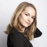 Dra. Bridgit Mendler faz seu comeback no Twitter e anima f&atilde;s com dicas sobre novas m&uacute;sicas: "voc&ecirc;s tem uma perfeccionista aqui. Segurem-se firmes para novidades."