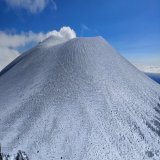 長野県と群馬県にまたがる浅間山 雪が積もるとガトーショコラと呼ばれるそうですが、 先週はお砂糖が多めだったそうです #企業公式冬のフォロー祭り  #企業公式つぶやき部  #嬬恋村 #公式グンマー会