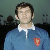 Sélectionné à 63 reprises de 1964 à 1972, Benoît DAUGA, monstre sacré du rugby français, fit partie du premier XV de France à remporter un Grand Chelem en 1968. Il s’en est allé aujourd’hui. Toutes mes condoléances à sa famille, à ses proches, ainsi 