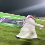 الاثاره في #دوري_يلو  فهد الطفيل رئيس الشعله ، يغرز العلم  ويدق دباس الدوسري بالكلام .  #اكشن_مع_وليد  #الاهلي_الخلود