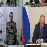 Колясочник Путину "Спасибо за Донбасс. Не зря мы боролись, не зря пацаны гибли. Спасибо вам" У@бище справа кончило...