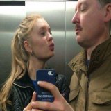 И. Стрелков выложил в сеть новый анекдот: Заходит, значит, Путин в свою спальню, а там Пригожин у Байдена снаряды просит. ,, А где Алина? &rsquo;&rsquo; - спрашивает Володя. ,, В душ с Зеленским пошла &rsquo;&rsquo;.