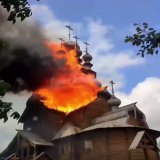 В Донецкой области в результате обстрелов загорелось деревянное здание Всехсвятского скита Святогорской лавры.  Свято-успенская Святогорская лавра расположена в Светогорске в Донецкой области, к северу от Славянска и Краматорска. Всехсвятский скит бы