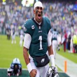 Jalen Hurts' deal has the first no-trade clause in Eagles history , per @AdamSchefter