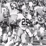 Our thoughts and prayers are with the family of Charles White, the 1979 Heisman Trophy winner and Browns RB from 1980-84. R.I.P.