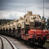 Помощь для Украины Танки M1A1 Abrams прибывают в Графенвер, Германия 13 мая 2023 г. Танки будут использоваться для обучения украинских вооруженных сил. Фото специалиста Армии США Адриана Гринвуда #Украина #Ukraine #фотодня