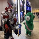 ／  #ちびゴジラ と #グリッドマン が、ばったり遭遇！？  ＼  フォルムは真逆ですが、 とっても仲良しのようです  劇場版グリッドマンユニバース #GRIDMAN_UNIVERSE @SSSS_PROJECT  は全国大ヒット公開中  #ちびゴジラの逆襲  #AnimeJapan  #AnimeJapan2023