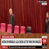 AGORA: Alexandre de Moraes &eacute; aplaudido em p&eacute; e dar&aacute; in&iacute;cio a diploma&ccedil;&atilde;o de Lula.
