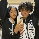 FAMOSOS: Os TikTokers Kika e Santana anunciaram hoje o fim do relacionamento.