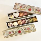 宝塚ホテルで購入した「宝塚すみれクッキー」  クッキー缶の美しさ&hellip;  マグノリアさんのクッキーも可愛くて美味しい。