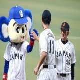 2023.3.3 侍JAPAN vs 中日ドラゴンズ 壮行試合  ドアラさんとハイタッチするダルビッシュ投手  #ダルビッシュ有  #ドアラ