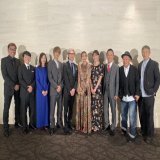 ／ 奇跡の舞台挨拶 ＼  公開初日を記念して、 #Drコトー診療所 キャスト&amp;スタッフによる舞台挨拶が行われました！  ドラマ放送から16年、新たな物語が本日より動きます  是非大切なひとと映画館でご覧ください 志木那島に生きる島民たちがお待ちしております。  #そしてここに生きている