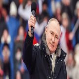 Владимир Путин&nbsp;поздравил&nbsp;россиян с Днем защитника Отечества и пообещал, что власти уделят "повышенное внимание" "укреплению ядерной триады"