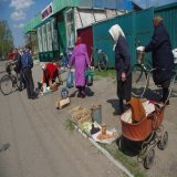 Фото слева - украинская Европейская Писаревка, от которой до российского Грайворона 18 километров.   Фото справа - Грайворон. К вопросу о том, где цивилизация, а где жопа, нищета и безнадёга. Украина - цэ Европа   Украина - нищее государство, с нищим