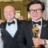 キー・ホイ・クァンさんが｢エブエブ｣出演のオファーを受けた時、契約を交渉したのは｢グーニーズ｣のチャンク役で現在弁護士のジェフ・コーエンさんだったそう。クァンさんのオスカー獲得も嬉しすぎるし、2人の友情がこういう結果になって最高にエモい。