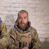 Сергей Волынский aka "Волына" вышел с "Азовстали", чтобы сдаться в плен - корреспондент Первого канала Ирина Куксенкова.  Выглядел почти свеженьким, оружие сдал, вещи досмотрели - в общем, прошел стандартную процедуру перед погрузкой в автобус